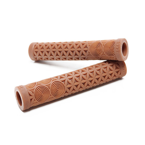 Cult AK Grips Gum