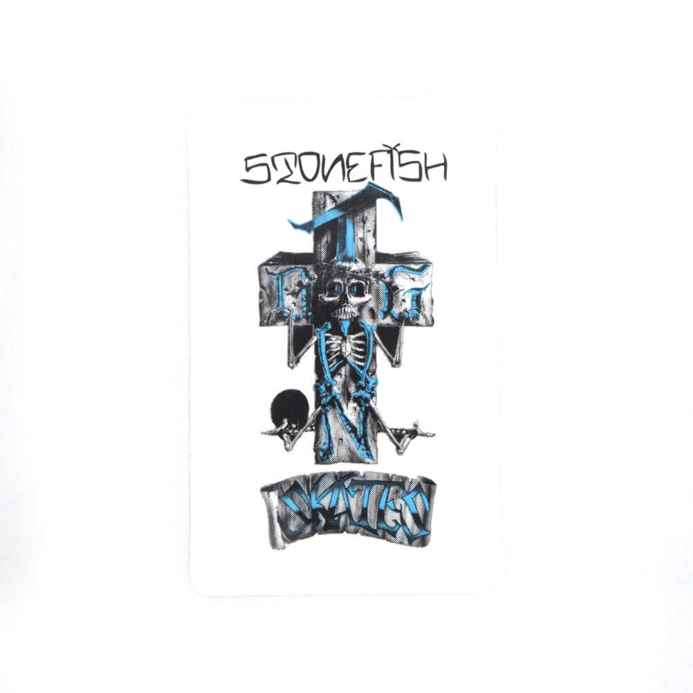Dogtown Sticker 4" Stonefish 80s White/Blue